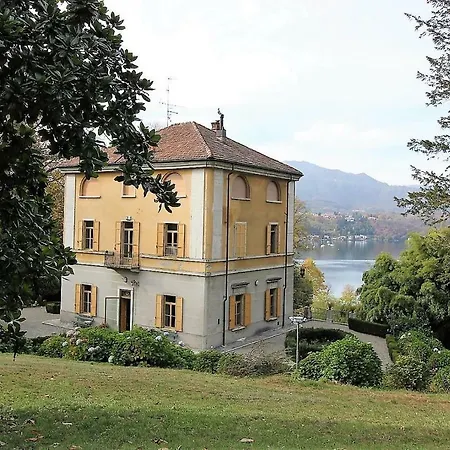 Elisa Villa *